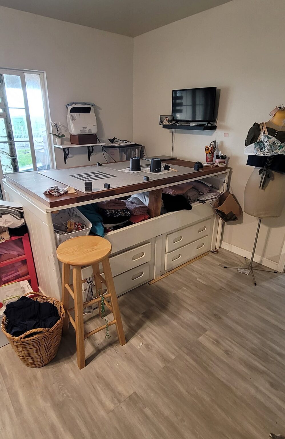 Best UltraShort Throw Projector for Sewing Projector Sewing